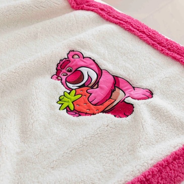 Manta Sherpa Lotso Piñata