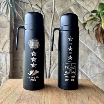Venta por Mayor y Catalogo Termo Media Manija 1Litro Grabado Malvinas Full Black Tribu Matera